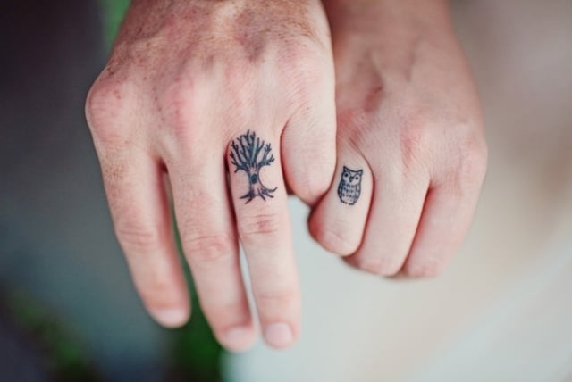 tatouage-couple-idee-originale-hiboux-arbre