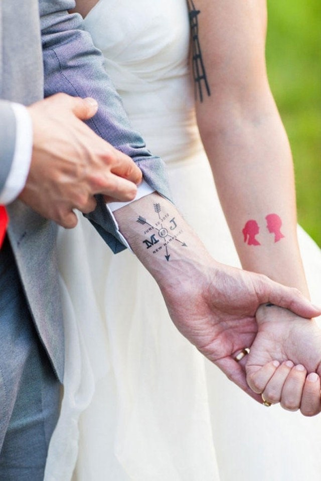 tatouage-couple-idee-originale-silouettes-rouges