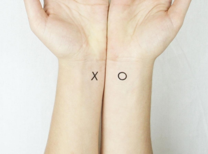 tatouage-couple-idee-originale-symbole-homme-femme