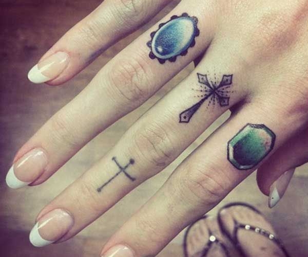 30 idées magnifiques de tatouage doigt délicat et original