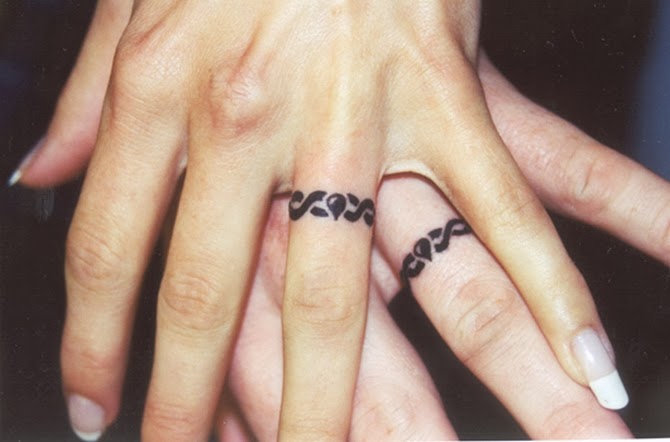 tatouage-doigt-motifs-femme-homme