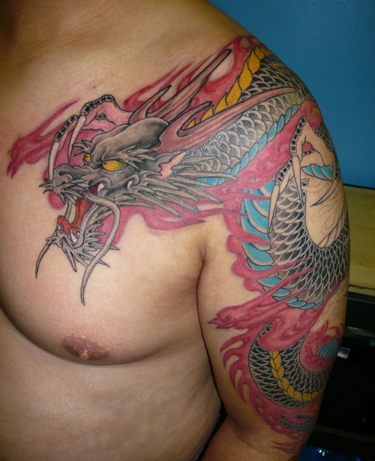tatouage dragon chinois écailles bras-épaule-homme