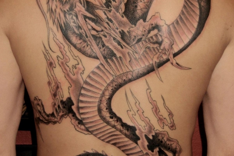 Tatouage dragon - 30 idées de dragon tatouage pour homme et femme