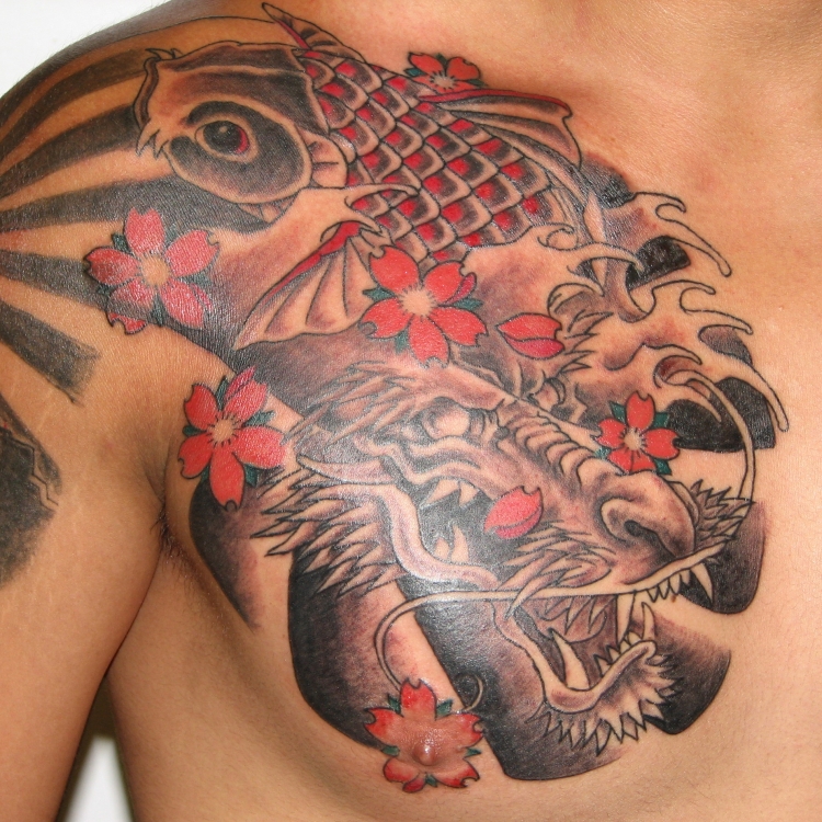 tatouage dragon koi fish accents-rouges-supers
