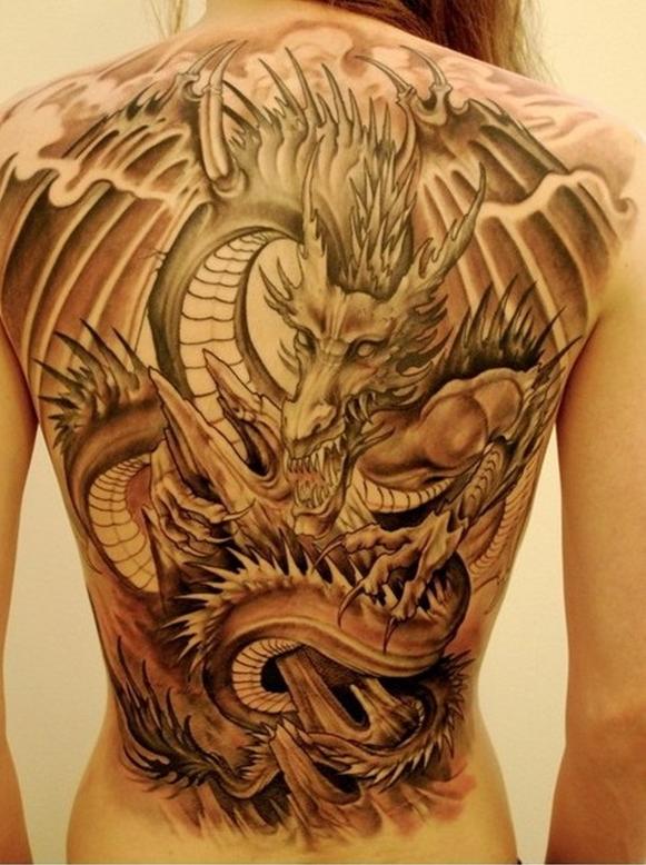 tatouage-dragon-pleine-attaque-dos-femme
