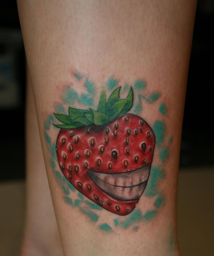 tatouage-femme-framboise-idee-pied