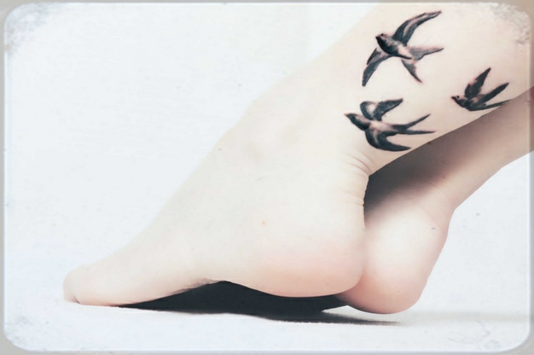 Tatouage hirondelle pour rêveurs - idées originales et belles