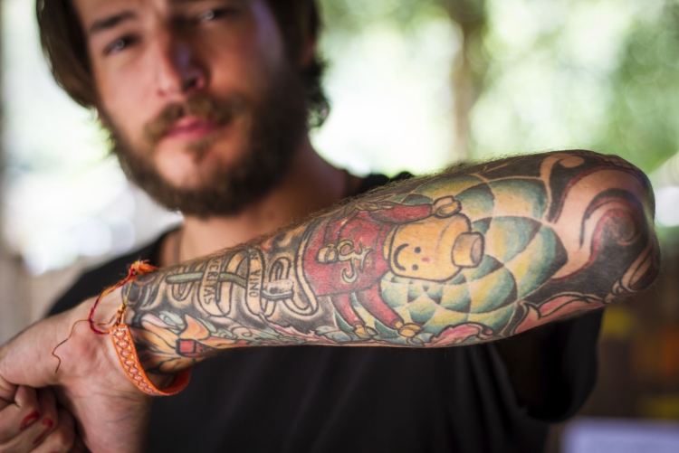 tatouage-homme-avant-bras-legolisme-couleurs