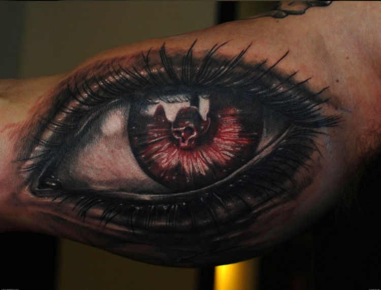 tatouage-homme-bras-oeil-crâne-noir-rouge