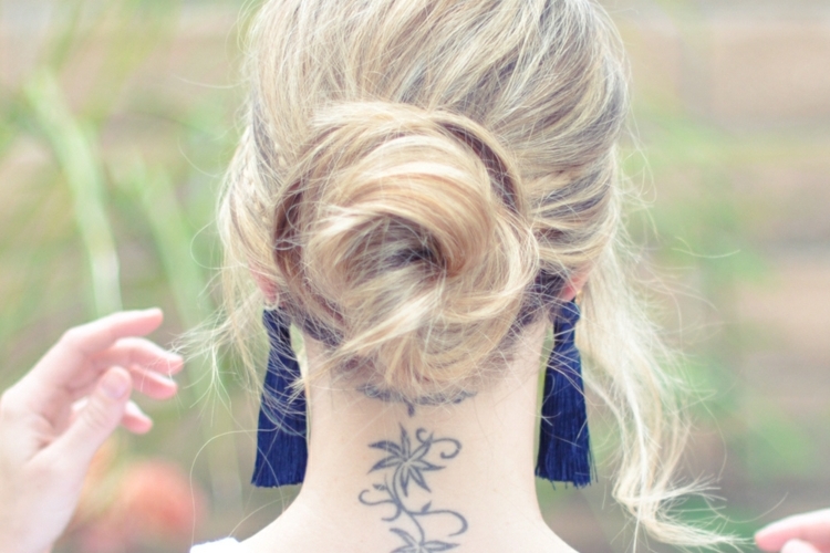 Tatouage nuque femme - idées pour les femmes délicates