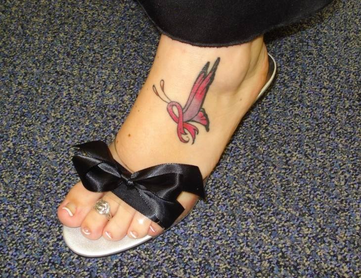 tatouage-papillon-chenille-pieds
