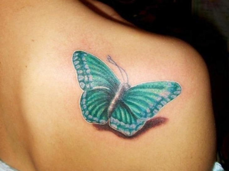 tatouage-papillon-epaule-bleu-vert