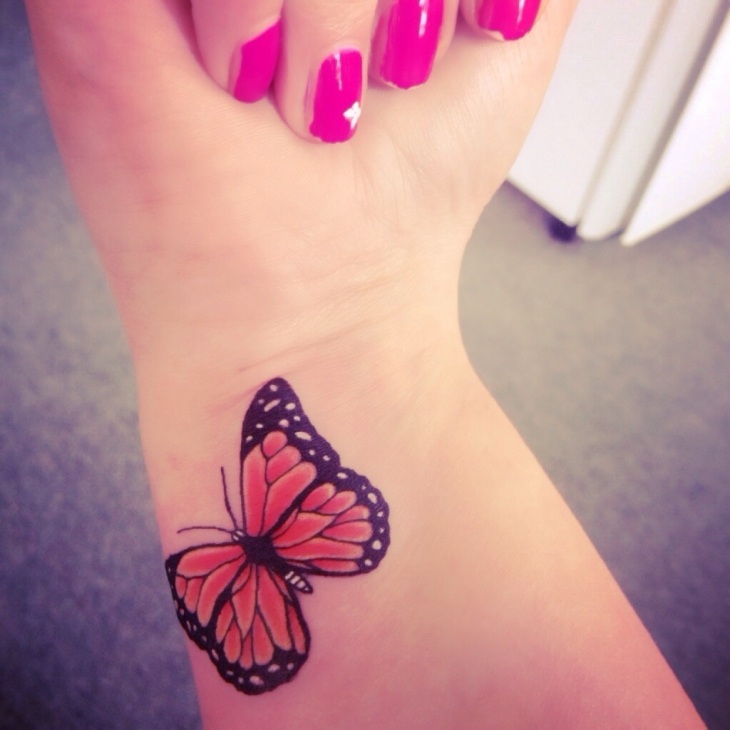tatouage-papillon-idee-originale-poignet