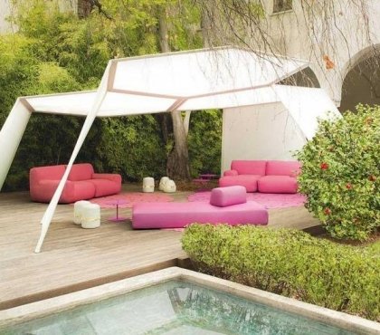 tente-de-jardin-Pavillon-Paola-Lenti-couleur-cyclamen-canape-tout-confort