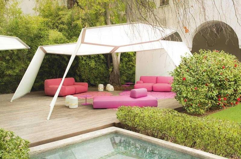 tente de jardin Pavillon-Paola-Lenti-couleur-cyclamen-canape-tout-confort