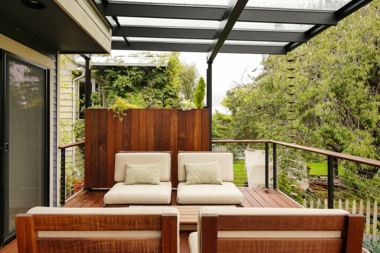 terrasse-bois-couverte-alu-noir-verre-mobilier-bois