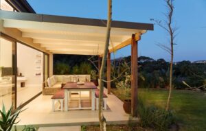 terrasse-couverte-auvent-terrasse-ou-pergola-pour-couvrir-une-terrasse