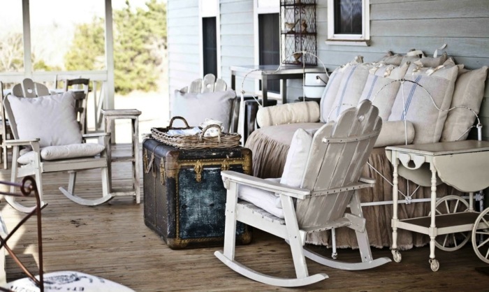 terrasse-couverte-porche-canape-droit-chaise-bascule