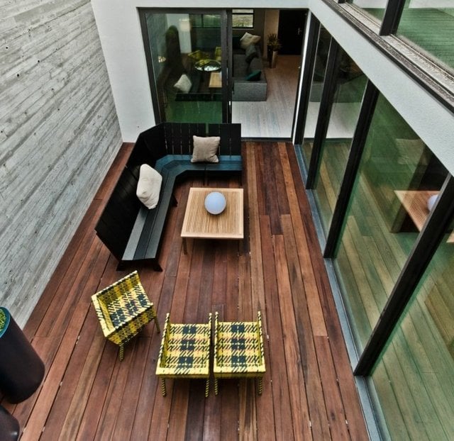 terrasse en bois canape-angle-table-basse-fauteuils