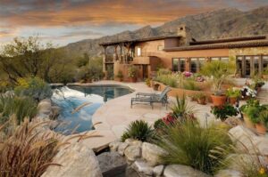 terrasse-et-jardin-idees-amenagement-piscine-chaises-longues-deco-exterieure-plantes