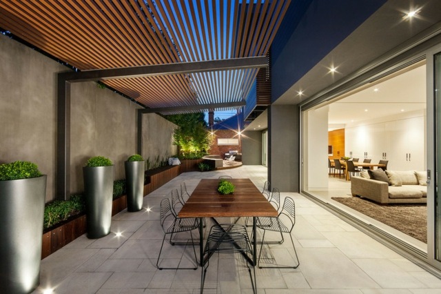 terrasse-extérieure-couverte-coin-repas-patio-beau-eclairage
