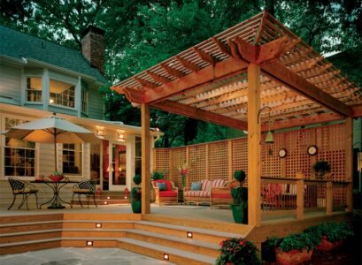 terrasse-extérieure-pergola-bois-coin-detente-parasol