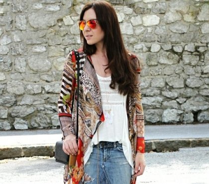 veste-kimono-look-hippie-outfit-Tshirt-jupe-jean