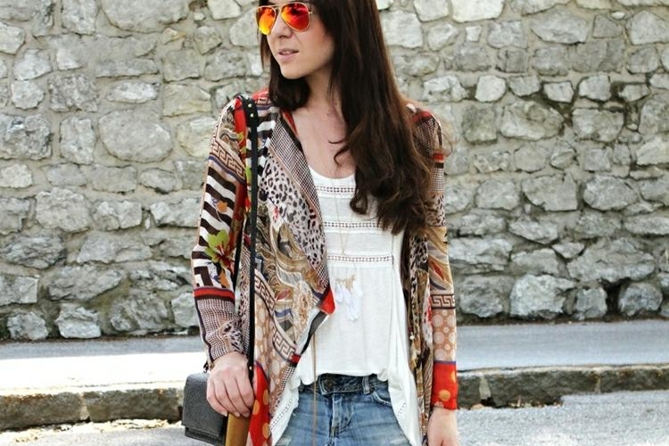 veste-kimono-look-hippie-outfit-Tshirt-jupe-jean