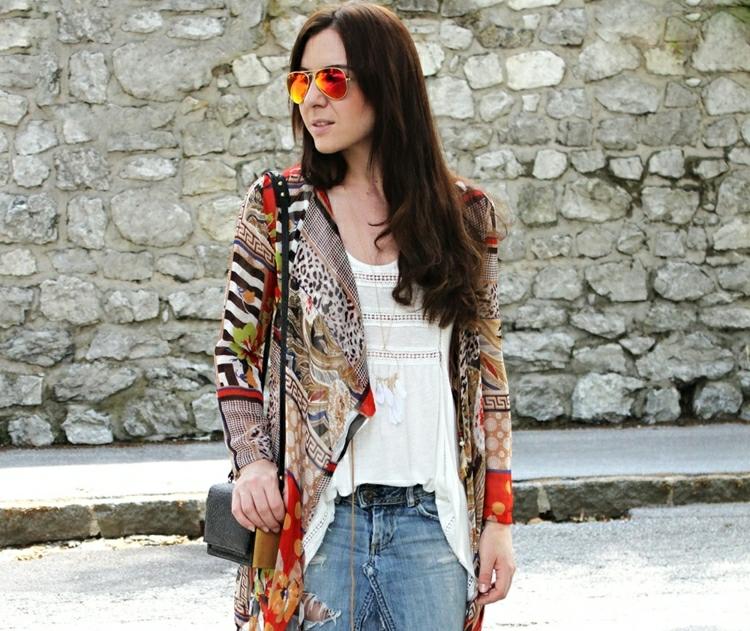 veste-kimono-look-hippie-outfit-Tshirt-jupe-jean