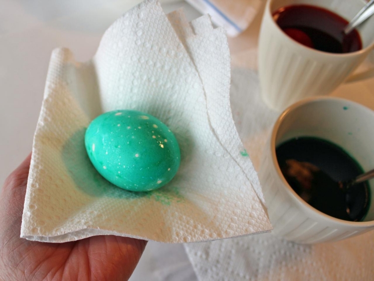 œufs de Paques couleur-verte-serviette