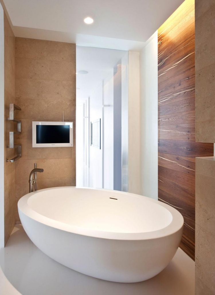 Idee-salle-de-bain-tedances-2015-baignoire-ovale-revetement-mural-bois