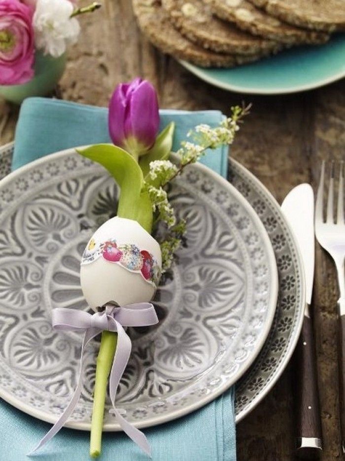 Pâques 2015 idée décoration table tulipe oeuf