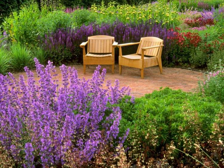 aménagement-jardin--terrasse-fauteuils-bois