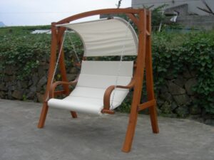 balancelle-de-jardin-materiau-bois