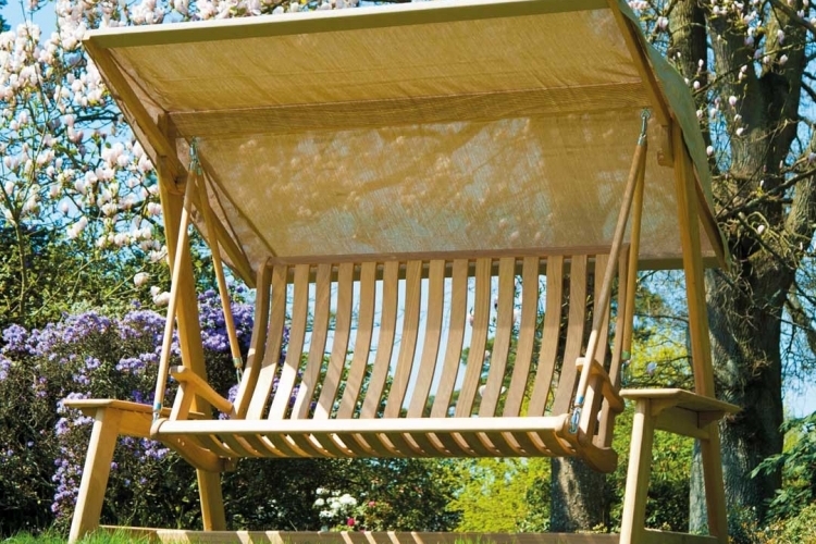 Balancelle de jardin: plusieurs exemples inspirants pour vous