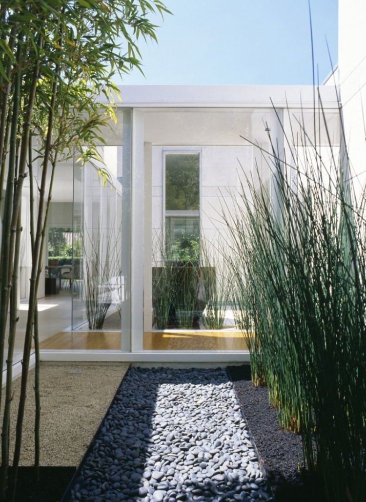 bambou-pot-intérieur-terrasse-couverte-galet-pierre