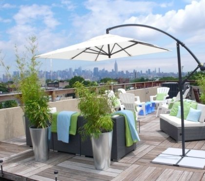 bambou-pot-terrasse-métalliques-cône-parasol-blanc