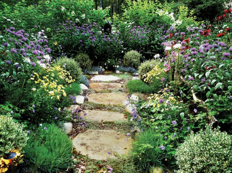 bordure-jardin-pierres-naturelles-allée-dalles-plantes-fleurs