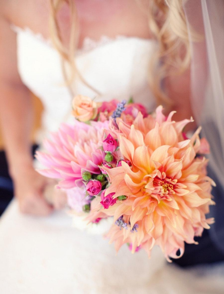 bouquet de mariée dahlias superbes-roses-miniatures