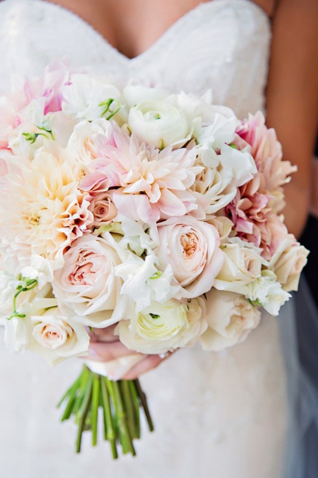 bouquet-mariée-rond-chrysanthème-roses-pastel