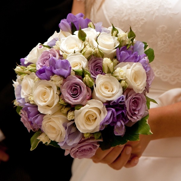 bouquet-mariée-rond-nuances-douces-lilas-rose-blanc