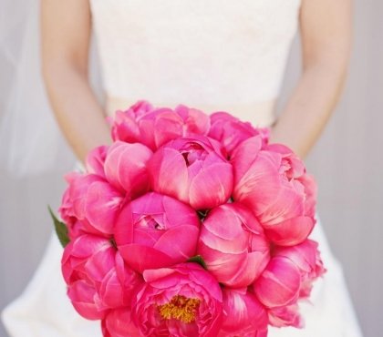 bouquet de mariée rond pivoines-rose-fuchsia-magnifiques