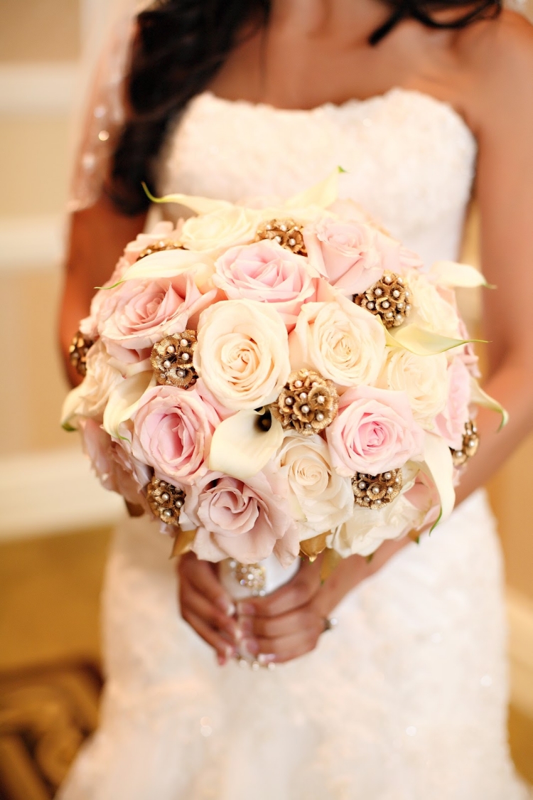 bouquet-mariée-rond-roses-fleurs-séchées-pot-pourri-perles