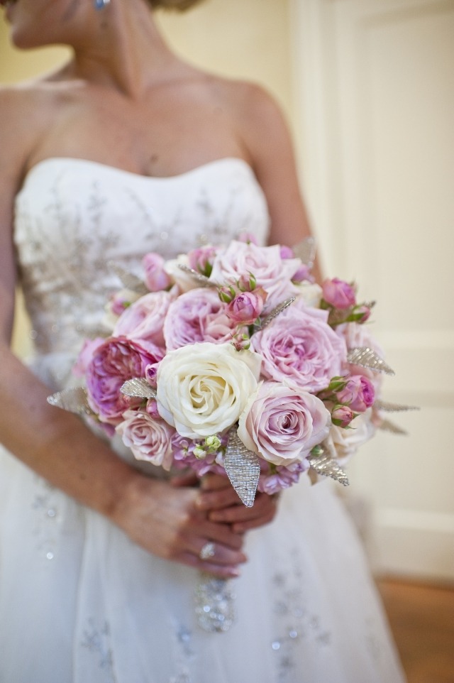 bouquet-mariée-rond-roses-pivoines-blanc-rose