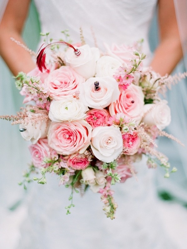 bouquet-mariée-roses-bnac-rose-pâle-bijoux