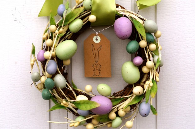bricolage-decoration-printemps-coquilles-œufs-couronne-oeufs-branchettes bricolage décoration