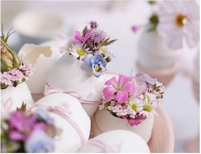 bricolage-decoration-printemps-coquilles-œufs-vases-bouquets-fleurs-printanières