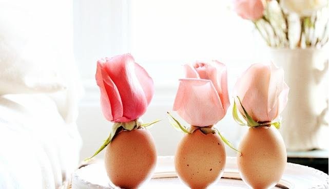 bricolage-decoration-printemps-coquilles-œufs-vases-roses-délicates