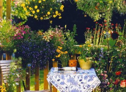 brise-vue-balcon-pots-suspendus-fleurs-deco-coin-repas