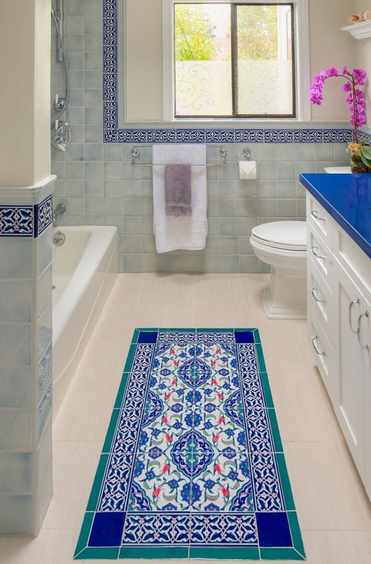 carrelage-sol-forme-tapis-couleur-bleue-salle-de-bains